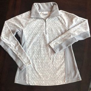 Woman’s Columbia pullover